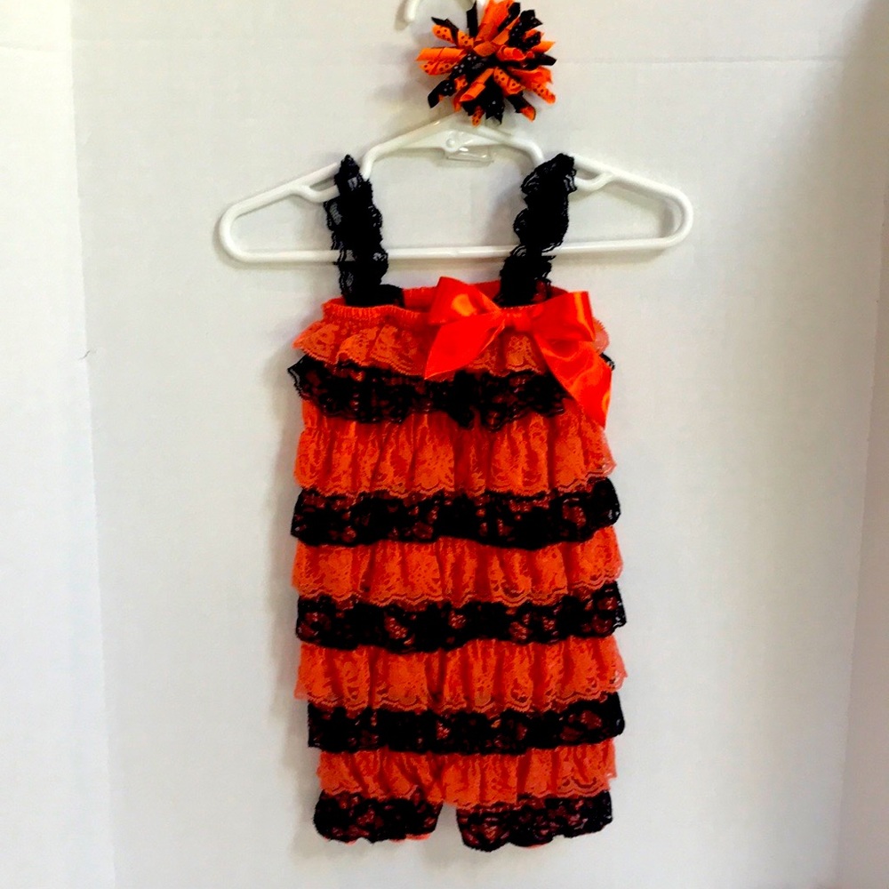 2 piece set.  Cute ruffle romper suitable for a 6-12 month old plus corker bow!
